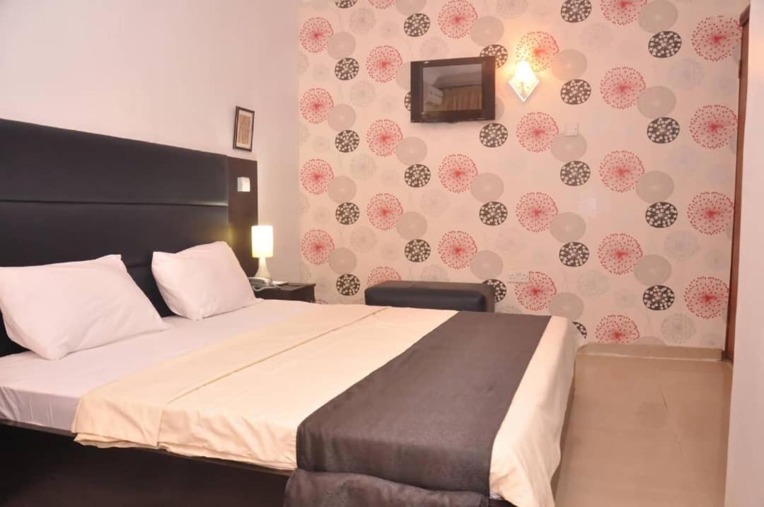 Royal Kaft Hotel Ikorodu Luaran gambar